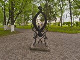 Буква О, памятник